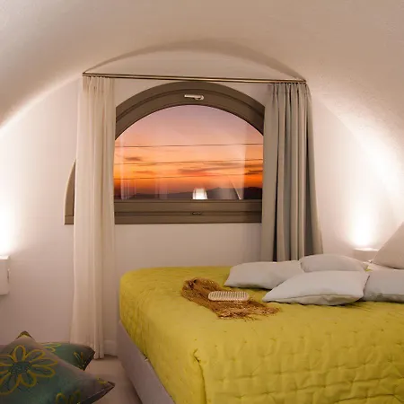 Nemesis Fira (Santorini)