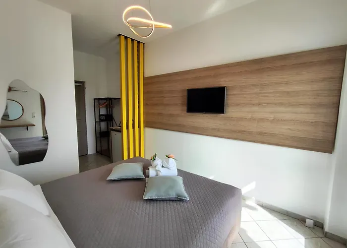 Nemesis Apartmanhotel Fíra