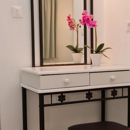 νέμεσις Ξενοδοχείο με διαμερίσματα 4*